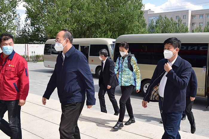 吉林省委常委、常务副省长吴靖平莅临豪门国际生产基地督导调研